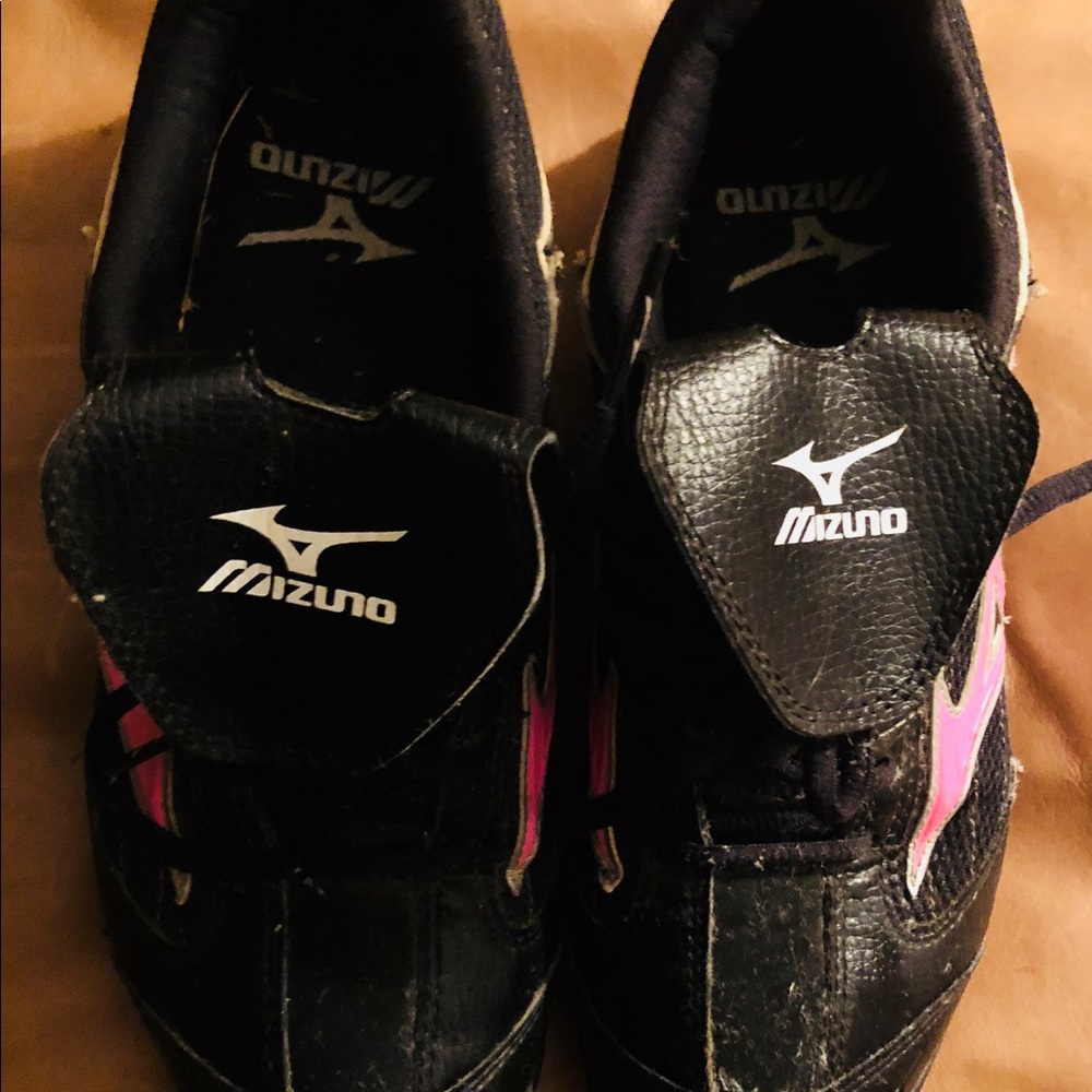 Pre-owned Mizuno women’s soccer cleats sz 8.5